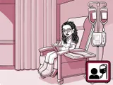 Nia sentada en una silla en el centro de infusión.