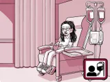Nia sentada en una silla en el centro de infusión.