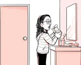 Nia tomando el medicamento en su hogar.